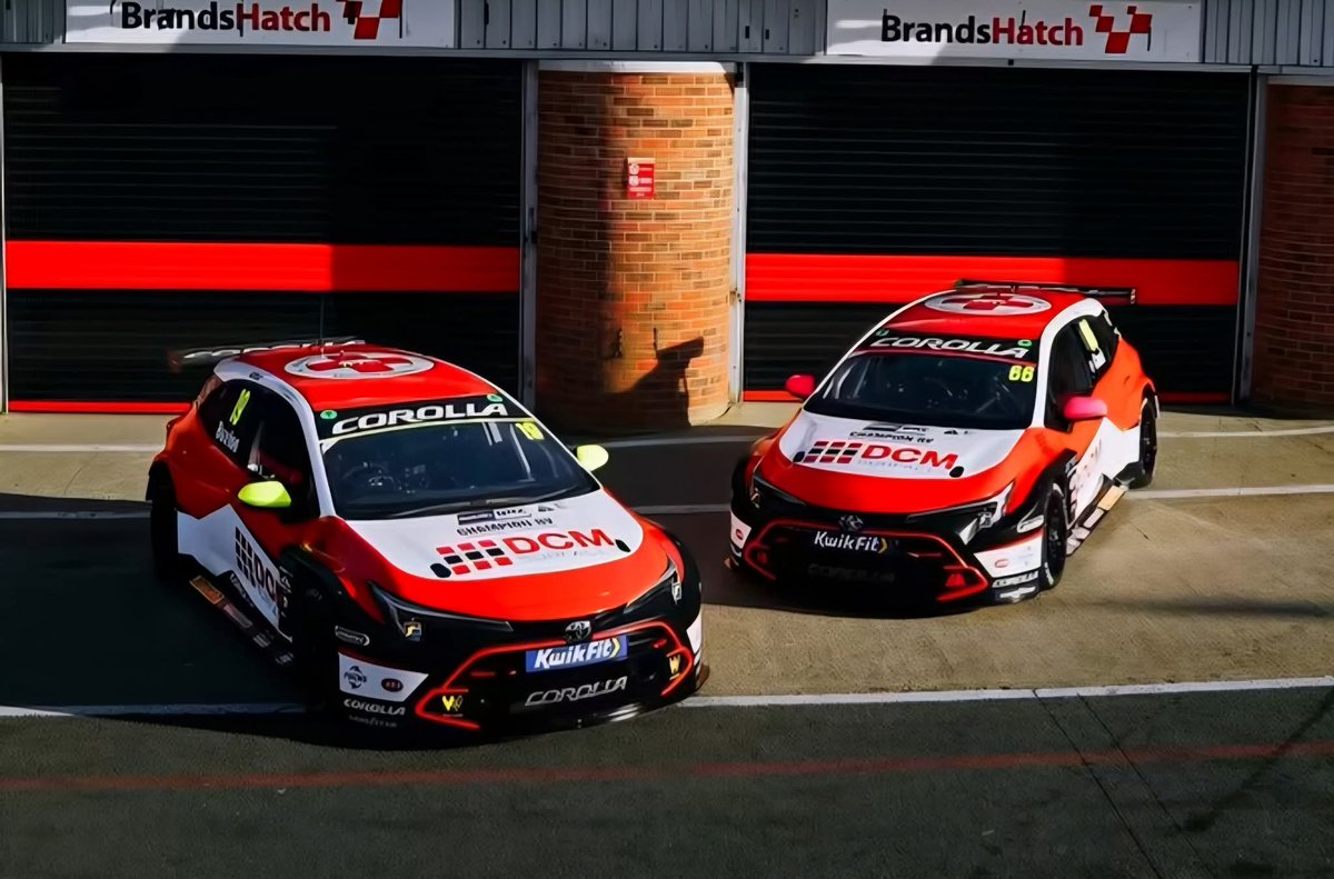 TheHardCompound's tweet image. The 2026 @BTCC season is officially launched after Media Day at @Brands_Hatch.

Great to see cars back out on track, new liveries for @PlatoRacing, @Official_WSR, @SpeedworksMS and @restartracing22 among others.

Season countdown is on...

#btcc #brandshatch #launch #newyear