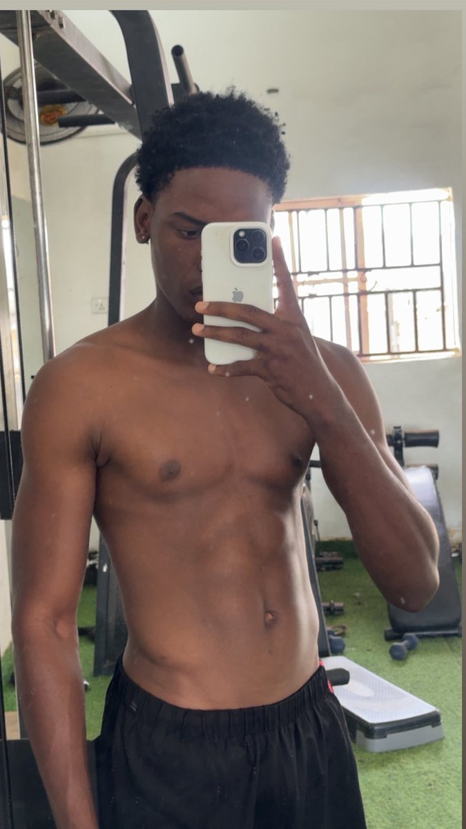 Clinteen tweet media