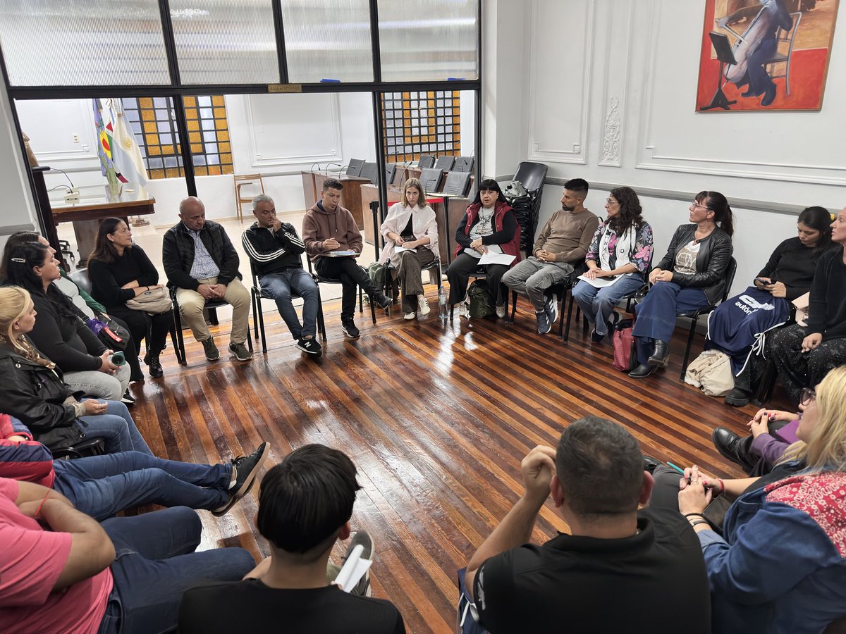 FPLanusHCD's tweet photo. Recibimos junto a nuestro presidente del @hcdlanus @russonicolasok a representantes de organizaciones gremiales y a referentes de movimientos sociales del distrito. https://t.co/X1uhWOrBRC