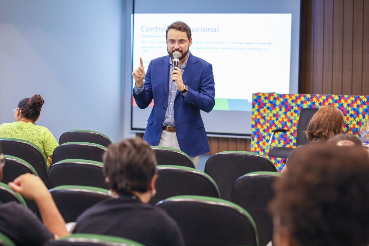 GovernoMA's tweet image. 🥰Profissionais da rede estadual estão se qualificando, em São Luís, para fortalecer o cuidado às pessoas com TEA no SUS. 

A formação, promovida pelo #GovMA busca aprimorar o atendimento e garantir uma assistência mais humanizada e eficiente.

#SUS #TEA #GovernoMA