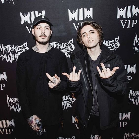 xheadachexx's tweet image. they were two apples tall here