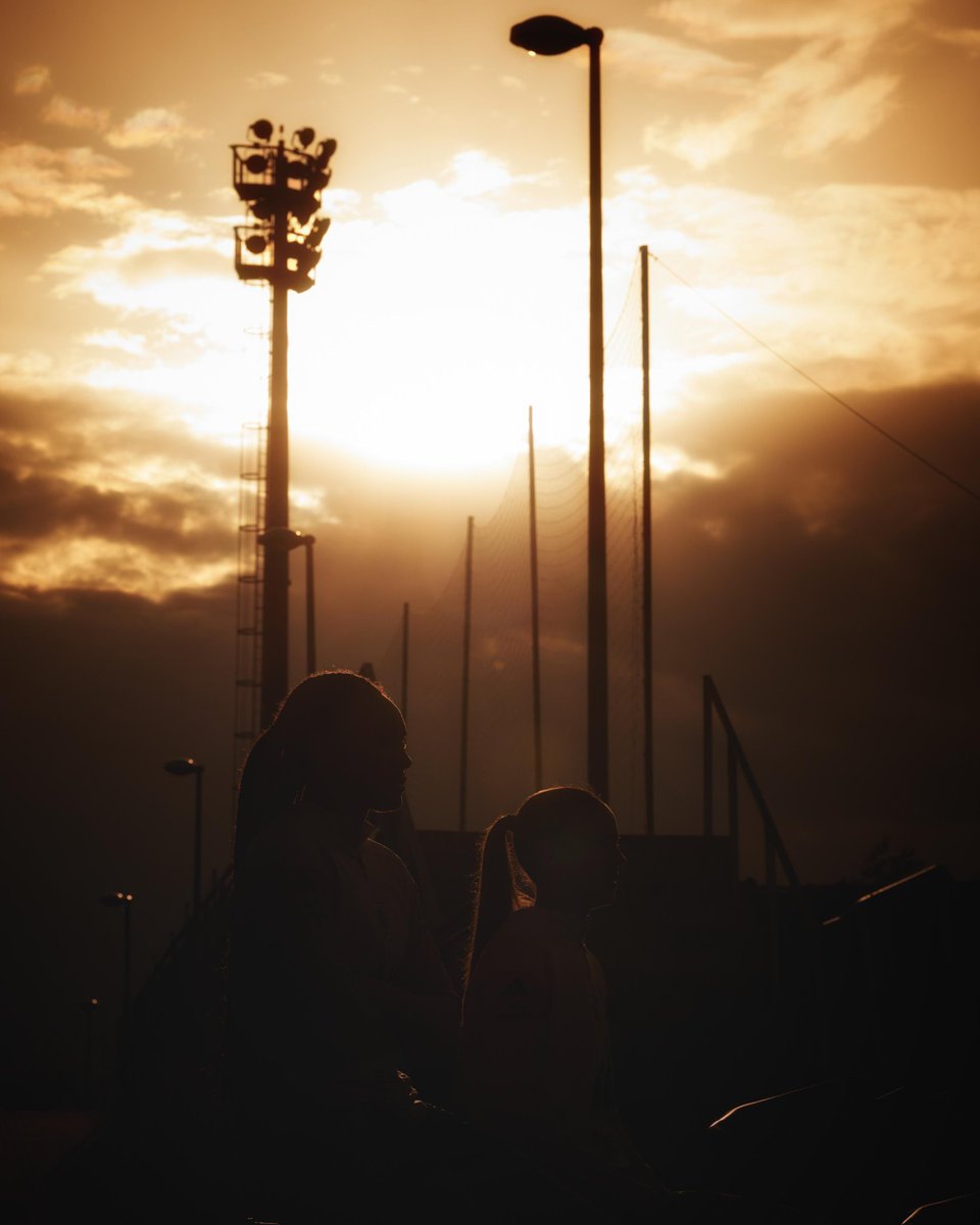 🧡 Con ellas en la Ciudad del Fútbol, el cielo brilla diferente.

Ya pensando en 𝗜𝗻𝗴𝗹𝗮𝘁𝗲𝗿𝗿𝗮: ¡𝗲𝗺𝗽𝗲𝘇𝗮𝗺𝗼𝘀!

#FIFAWWC | #JugarLucharYGanar