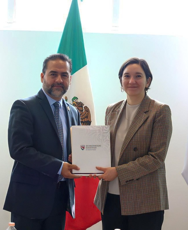 AdrianMataOsio's tweet photo. Por instrucciones de la Gobernadora @LibiaDennise fortalecemos los lazos de colaboración entre el Estado y la Federación para impulsar acciones que contribuyan a la construcción de paz en favor de la población guanajuatense. https://t.co/SfcHFa6uNm