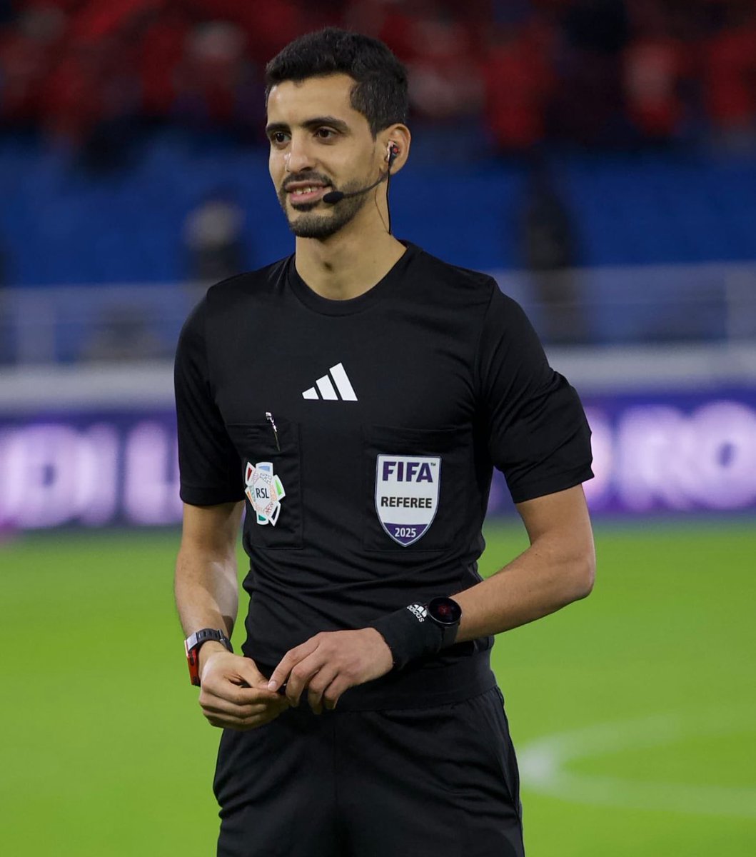 اسأل الله ان ينتقم منك الله يجعل ظلمك للاهلي في عافيتك والله لا يسامحك ولايبيحك لا حي ولا ميت