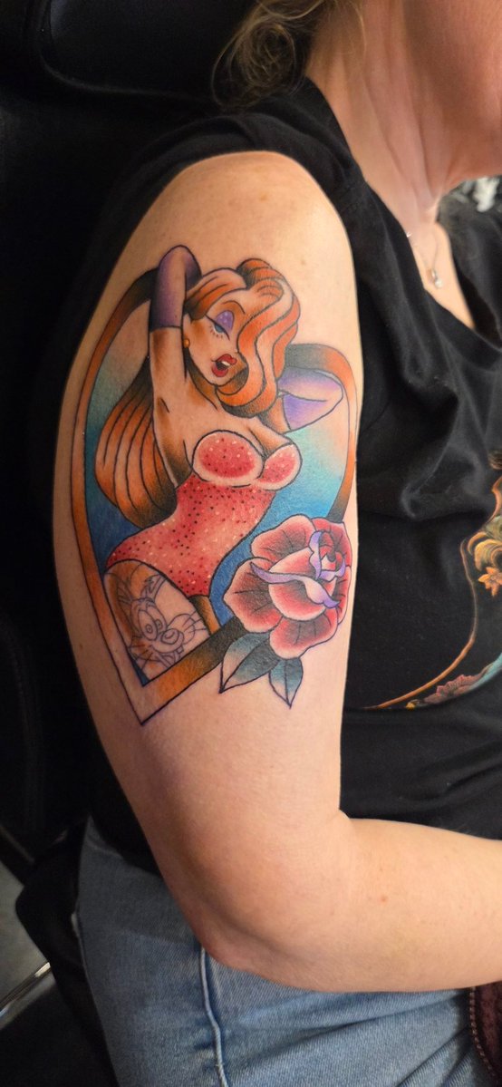 𝑯𝒐𝒕 𝑪𝒓𝒐𝒔𝒔 𝑩𝒖𝒏𝒔 of steel tweet media