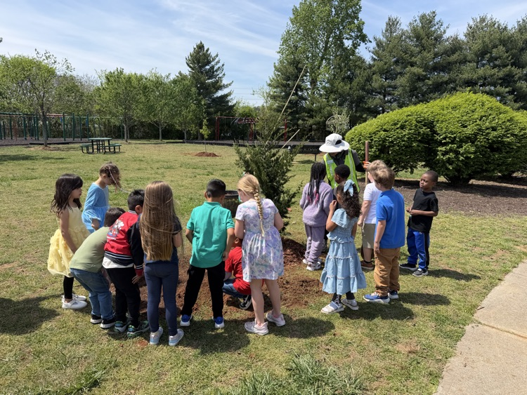 clevecityschool's tweet image. 🌱 Something special took root on Blythe-Bower’s campus today.

Thanks to the Tennessee Environmental Council, trees were donated and planted with the help of TEC members and CCS groundskeepers. A lasting investment in this school community. 
#BuildingChampions #BuildingCommunity