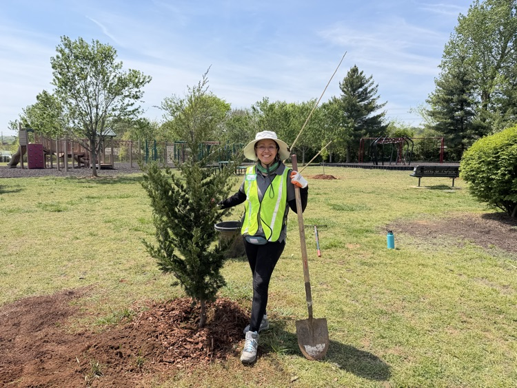 clevecityschool's tweet image. 🌱 Something special took root on Blythe-Bower’s campus today.

Thanks to the Tennessee Environmental Council, trees were donated and planted with the help of TEC members and CCS groundskeepers. A lasting investment in this school community. 
#BuildingChampions #BuildingCommunity