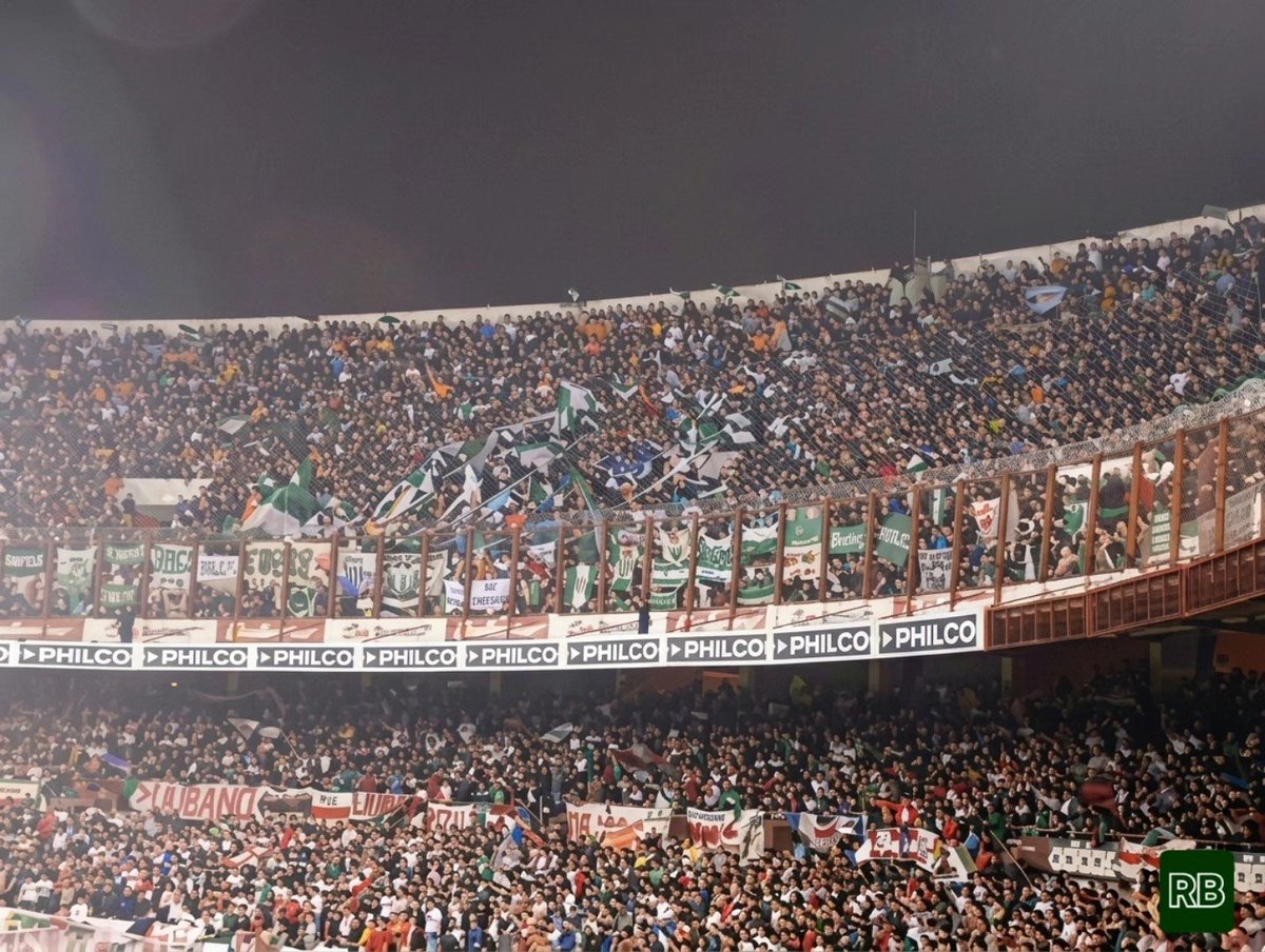 La gente de Banfield en cancha de River, Libertadores 2005.