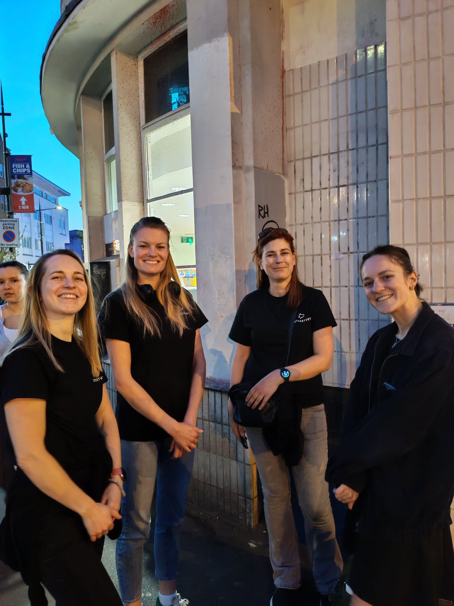 streetskitchen's tweet photo. Another great #Camden #StreetsKitchen earlier along with the mighty @streetvetuk 💚
For almost fourteen years we've been at the same spot every Wednesday &amp; never missed a single shift! 🎊💪🎊

#GiveAshift #SolidarityNotCharity https://t.co/tmmIIH1yaK