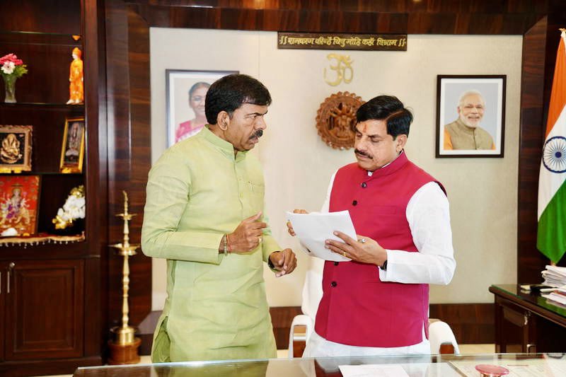आज भोपाल में मध्यप्रदेश के यशस्वी मुख्यमंत्री श्री Dr Mohan Yadav जी से सौजन्य भेंट कर वारासिवनी क्षेत्र के महत्वपूर्ण विकास कार्यों के संबंध में विस्तृत एवं सार्थक चर्चा की।
