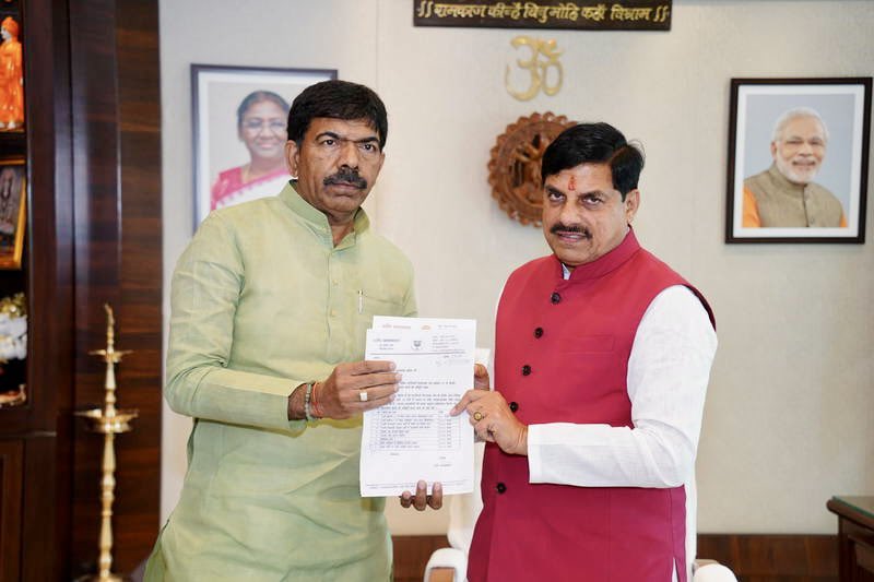 PradeepJGudda's tweet photo. आज भोपाल में मध्यप्रदेश के यशस्वी मुख्यमंत्री श्री Dr Mohan Yadav जी ���े सौजन्य भेंट कर वारासिवनी क्षेत्र के महत्वपूर्ण विकास कार्यों के संबंध में विस्तृत एवं सार्थक चर्चा की। https://t.co/DTZULCZjTR
