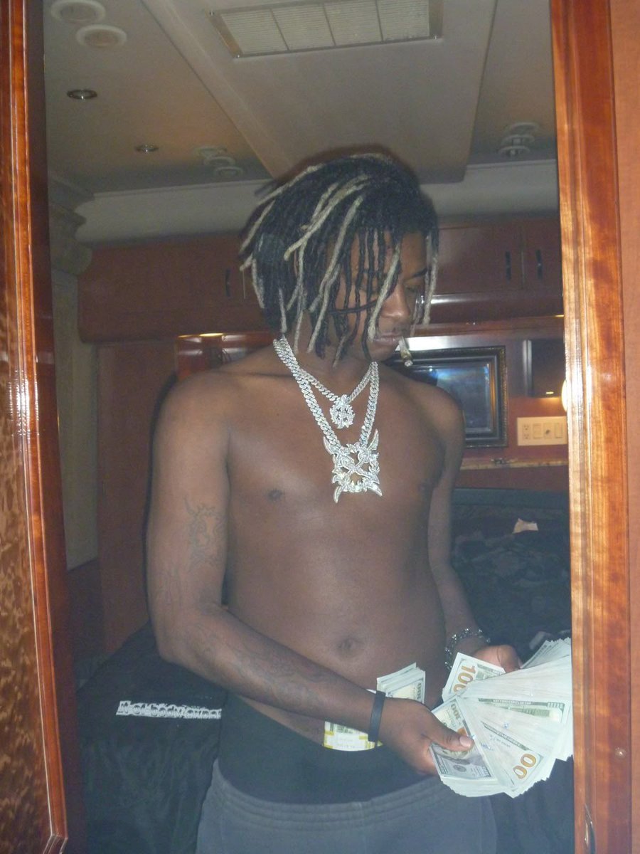 letmeknowwwww tweet media