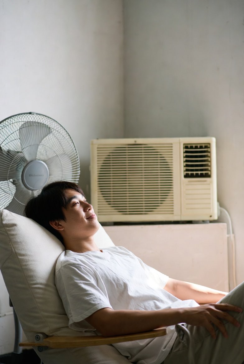 GoodReadszd87's tweet photo. That feeling when you just finished eating,take a bath and you on the chair or your bed with cool breeze from the fan and ac blowing on you …………oh my feeling 🥹drop a like if you can relate. https://t.co/AoIBf683Ji