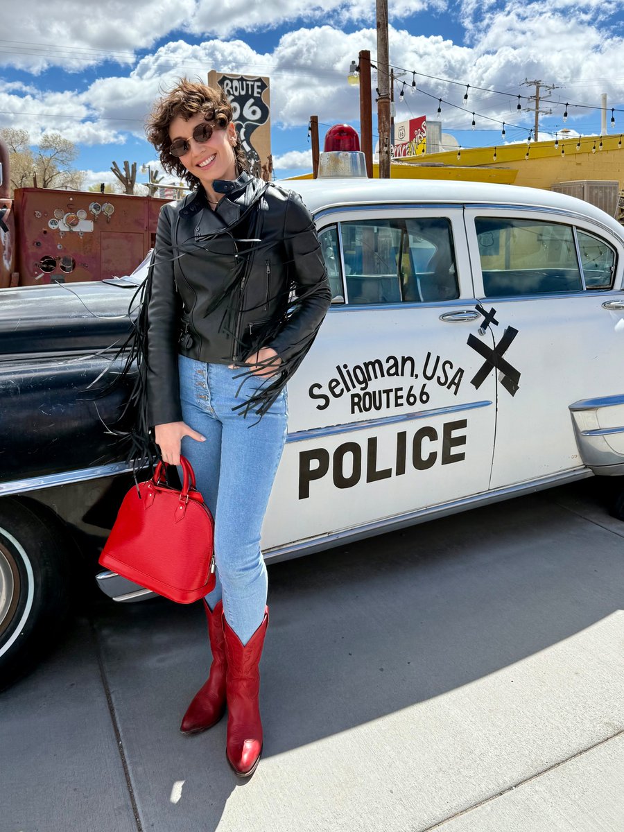 CarlyPaoli's tweet image. Getting my kicks on Route 66. 🇺🇸 👢 

#route66 #highway #onetheroad #leather #cowboyboots