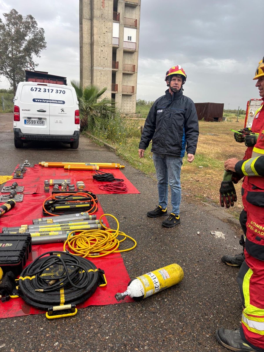 IGS_Spain's tweet image. Esta semana hemos realizado ejercicios de rescate con vehículos pesados en el Parque de Bomberos de Mérida usando material #Paratech participando bomberos de los Consorcios de Badajoz y Córdoba #heavyRescue #bomberos