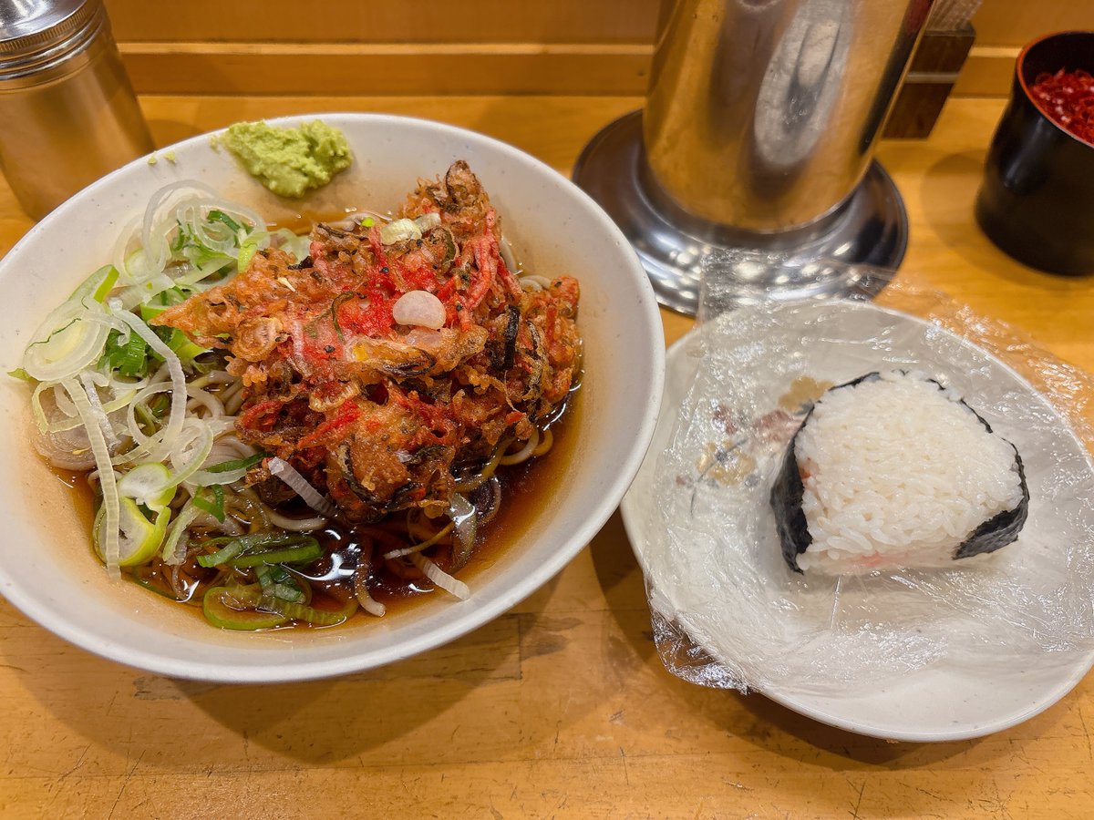 たかすけ tweet media