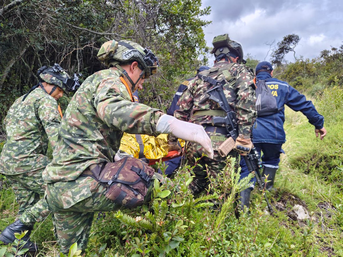 Ejercito_Div5's tweet photo. #EsNoticia | En #Socha, #Boyacá, tropas del Grupo de Caballería Mediano N.° 1 General Silva Plazas de la #PrimeraBrigada, en desarrollo de operaciones de control territorial, lograron la ubicación con vida de un ciudadano reportado como desaparecido.

El ciudadano recibió atención inmediata por parte de nuestros soldados y fue evacuado de manera oportuna a un centro médico para valoración especializada. Este resultado ratifica el compromiso permanente con la protección de la vida y la seguridad de la población civil. #NuestroCompromisoEs🇨🇴

Más información en: https://t.co/gMUVMtV2ls