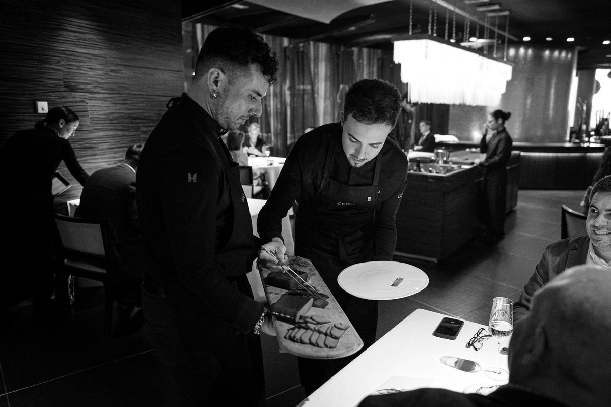 CeboRestaurant's tweet photo. CEBO es trabajo en equipo, en cocina y sala.

Reservas: +34 91 787 77 80 y https://t.co/5VzWoD51O4

#derbyhotelscollection #cañitasmaite @Derby_Hotels https://t.co/VXVmhxks1x
