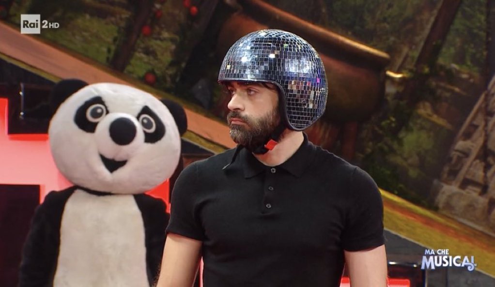 pov: sanremo 2027 e siamo in collegamento con la costa toscana #staseratuttoèpossibile