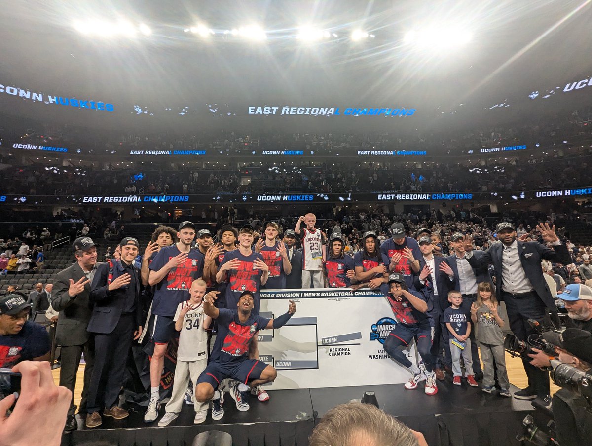 DonDizzz's tweet image. I hope every last @UConnMBB player and coach knows how proud we are of them. Their fight, their toughness playing through god knows what and their heart.

Thank You 🙏 

Amazing run and amazing ride. Gonna miss the guys that are leaving and wish them the best! #UConn #UConnFamily