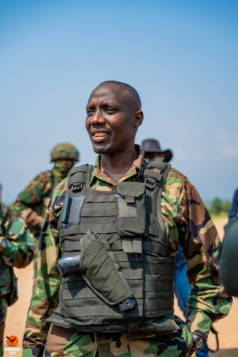 charlyNoelMwel's tweet photo. 🛑🇷🇼🛑 Urgente Information à vérifier‼️: Le corps de SULTANI MAKENGA aurait quitté la morgue de Hôpital Mulago à Kampala, la capitale de l'Ouganda vers une destination inconnue.
Ce dernier a été bombardé le même jour que Willy Ngoma, et avait été blessé et acheminé à cet hôpital. https://t.co/UJvobeC23X