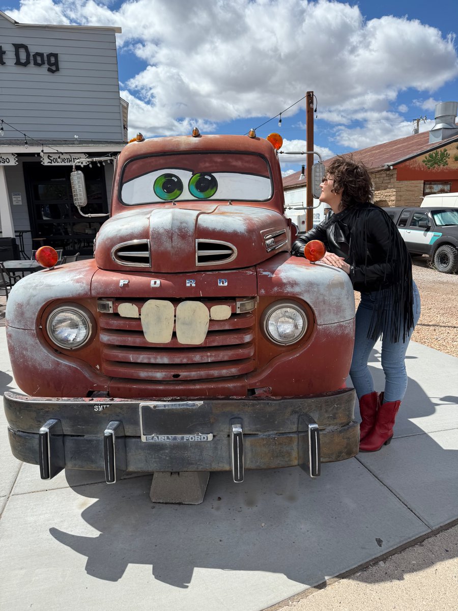 CarlyPaoli's tweet image. Getting my kicks on Route 66. 🇺🇸 👢 

#route66 #highway #onetheroad #leather #cowboyboots