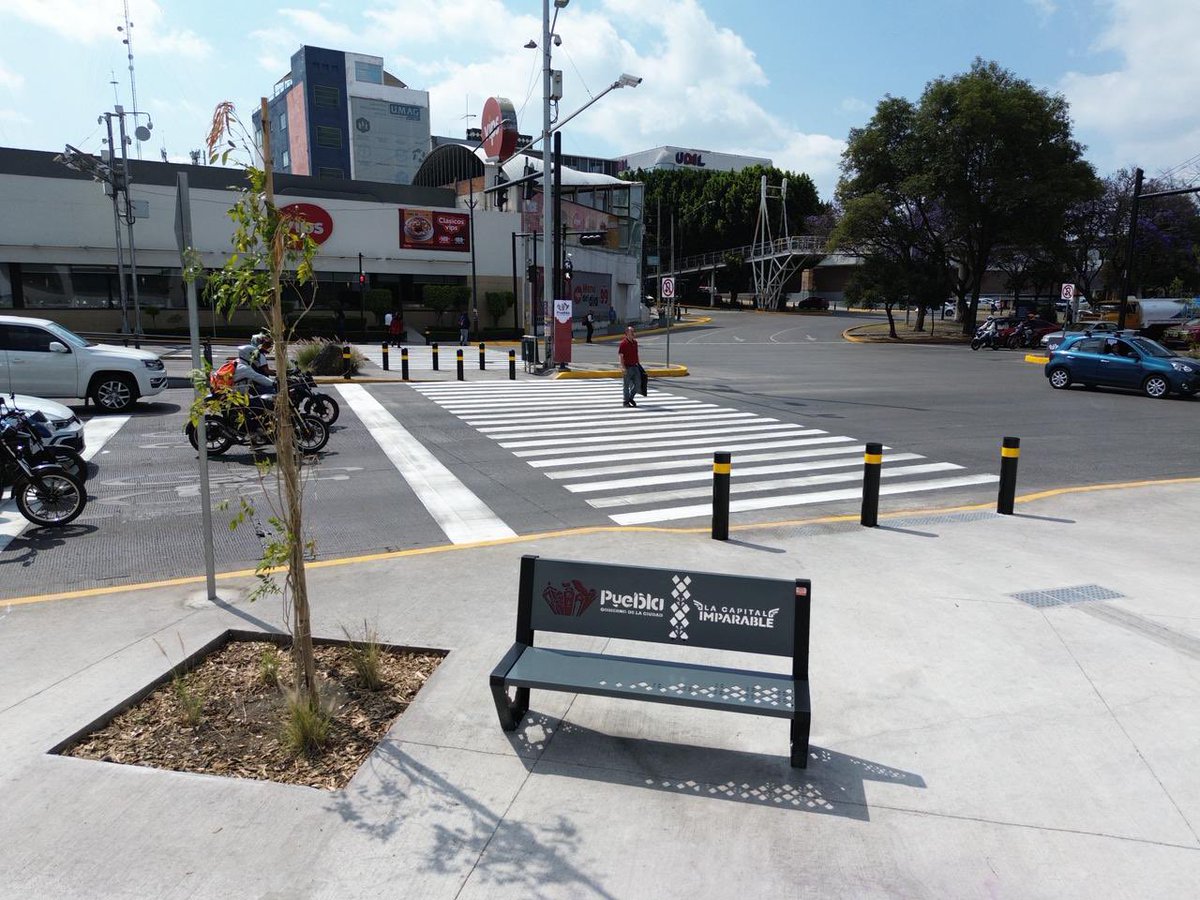 DavidAysa's tweet photo. Bajo la visión del presidente @pepechedrauimx, trabajamos para que Puebla se transforme y cuente con espacios seguros para peatones, ciclistas y automovilistas, 

Hoy entregamos los trabajos de intervención del Boulevard 5 de Mayo y 31 Oriente, forma parte del programa “Entornos de Movilidad Segura. 

Para que #Puebla avance con mejor movilidad.

#BienYALaPrimera✅