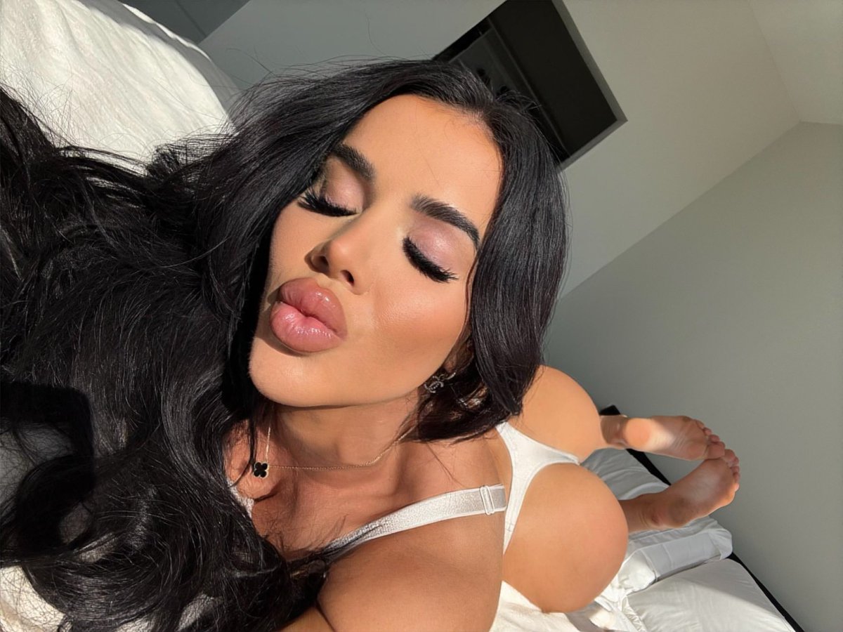 Desiree 🤍 tweet media