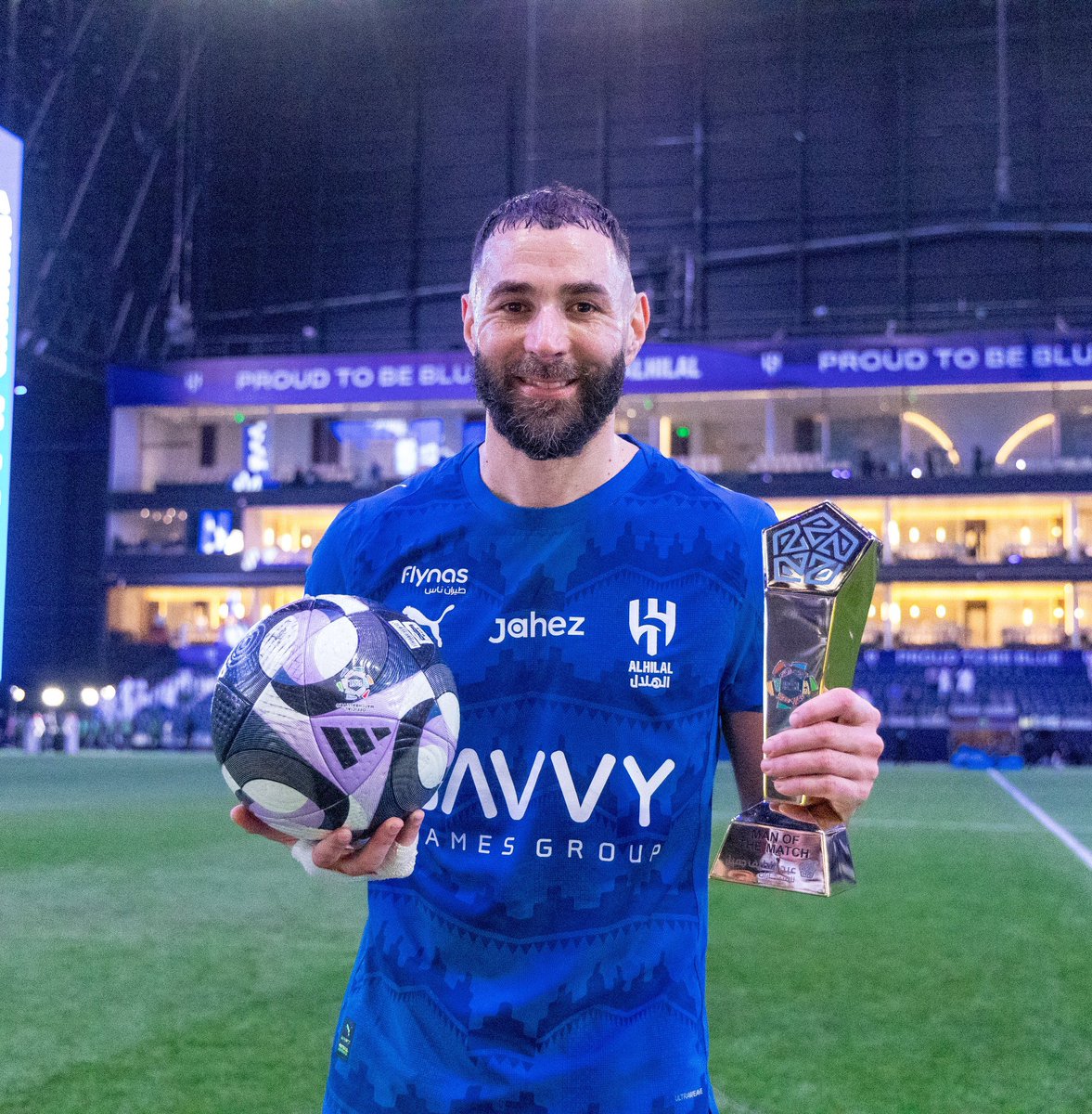 🚨 — بنزيما مع جائزة رجل المباراة وكرة الهاتريك 💙☝️⚽️⚽️⚽️
