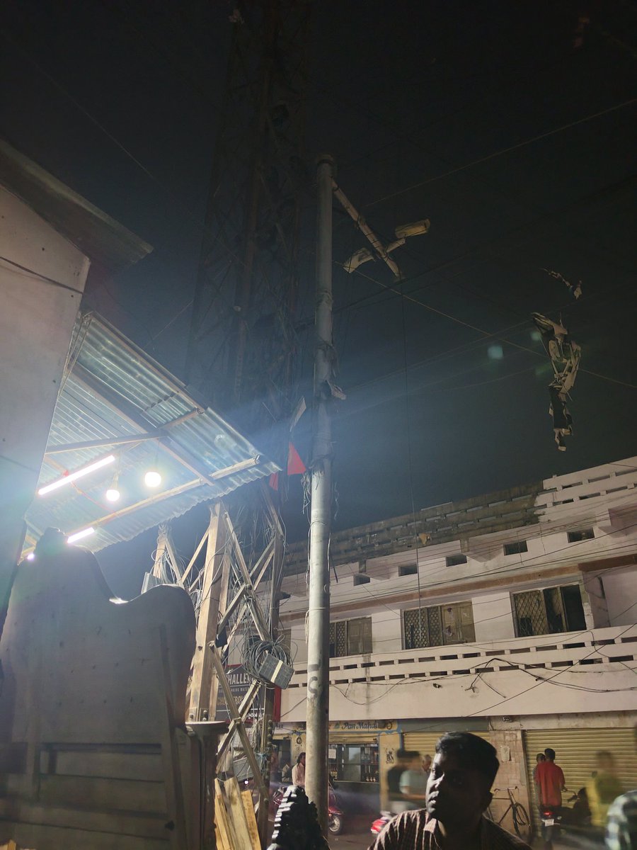 muzammi54489474's tweet image. Need a new halogen street light at the junction in Asif Nagar near chandra wines. The area is very dark and unsafe at night.

Kindly take action. @GHMCOnline @CommissionrGHMC
#AsifNagar #Hyderabad #StreetLight #PublicSafety