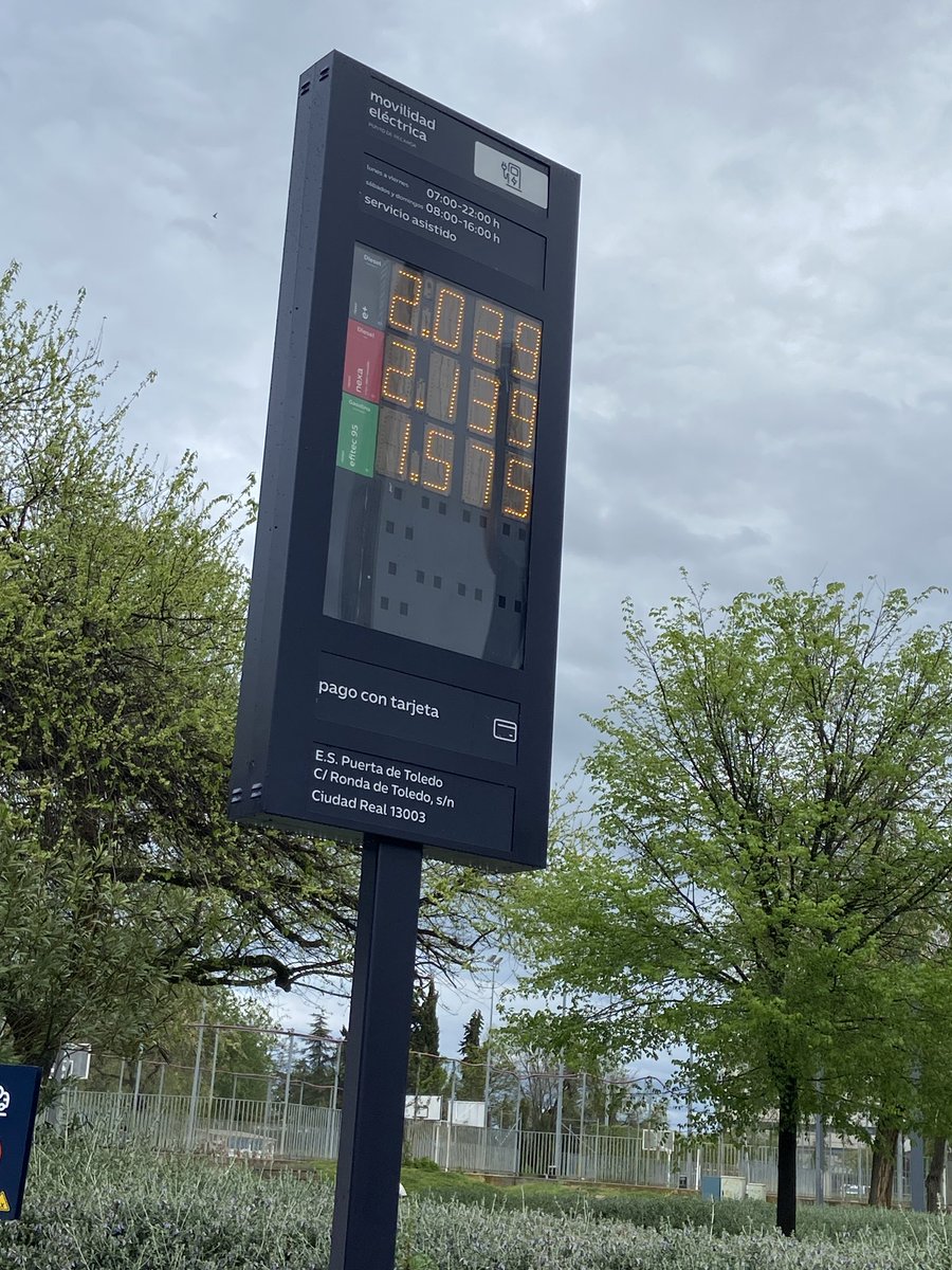 No entiendo porqué cuando empezó la guerra de Irán enseguida subió el precio en las gasolineras cuando ya lo tenían almacenado y hoy que baja el barril no baja el precio, <a href="/Repsol/">repsol</a> me lo puedes explicar, porqué a mí esto me parece un robo, la foto con los precios es de esta  tarde