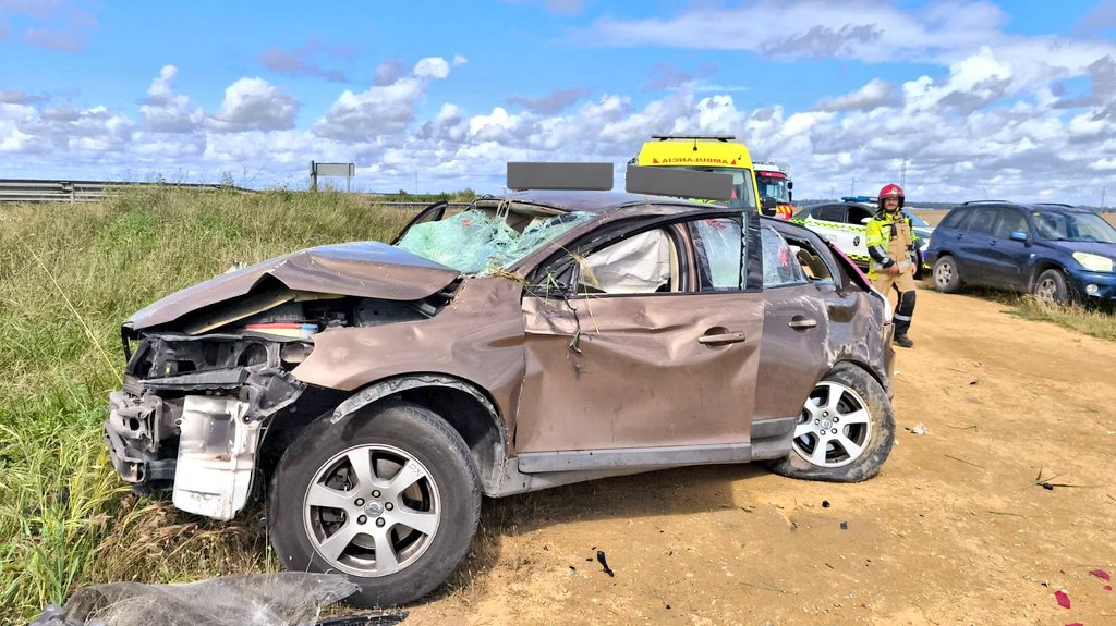 SPEISdeAljarafe's tweet photo. 11:08, la dotación del parque de #MairenaDelAljarafe es activada por #accidente de #Trafico en la A-8053, pk5, #IslaMayor.
Turismo que sale de la vía dando varias vueltas y aterrizaje sobrepasando un arroyo.
Una única ocupante con atrapamiento físico 2.
#Bomberos #Aljarafe https://t.co/FAiNb9K7T5