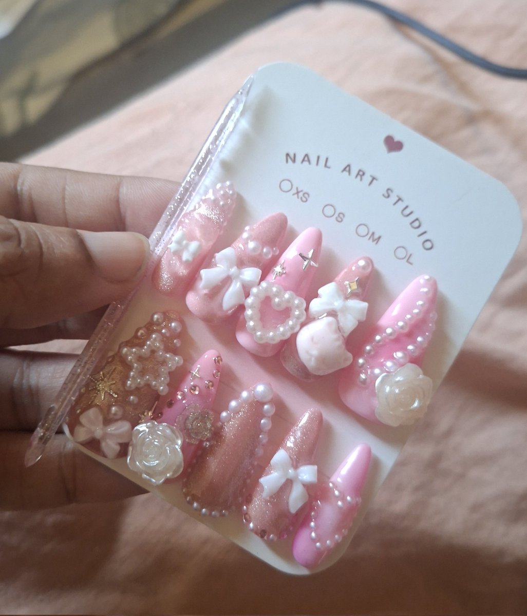 Amelie Magazine tweet media