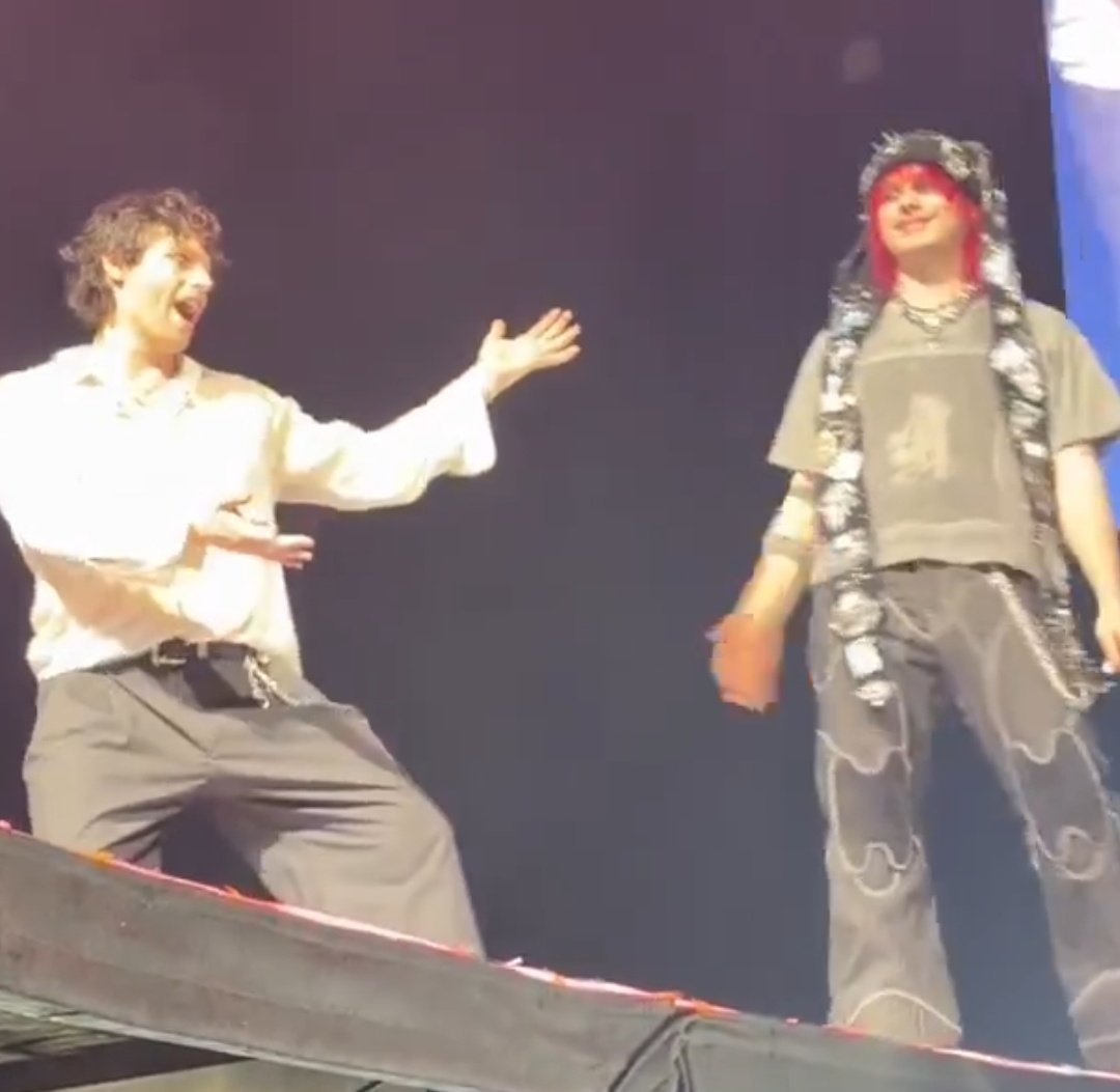 bea ★卌 tweet media