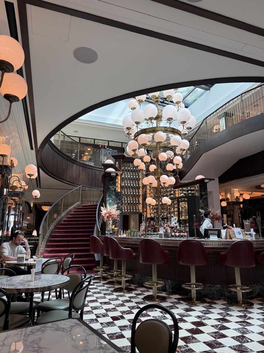 Valentina Lux 💎 tweet media