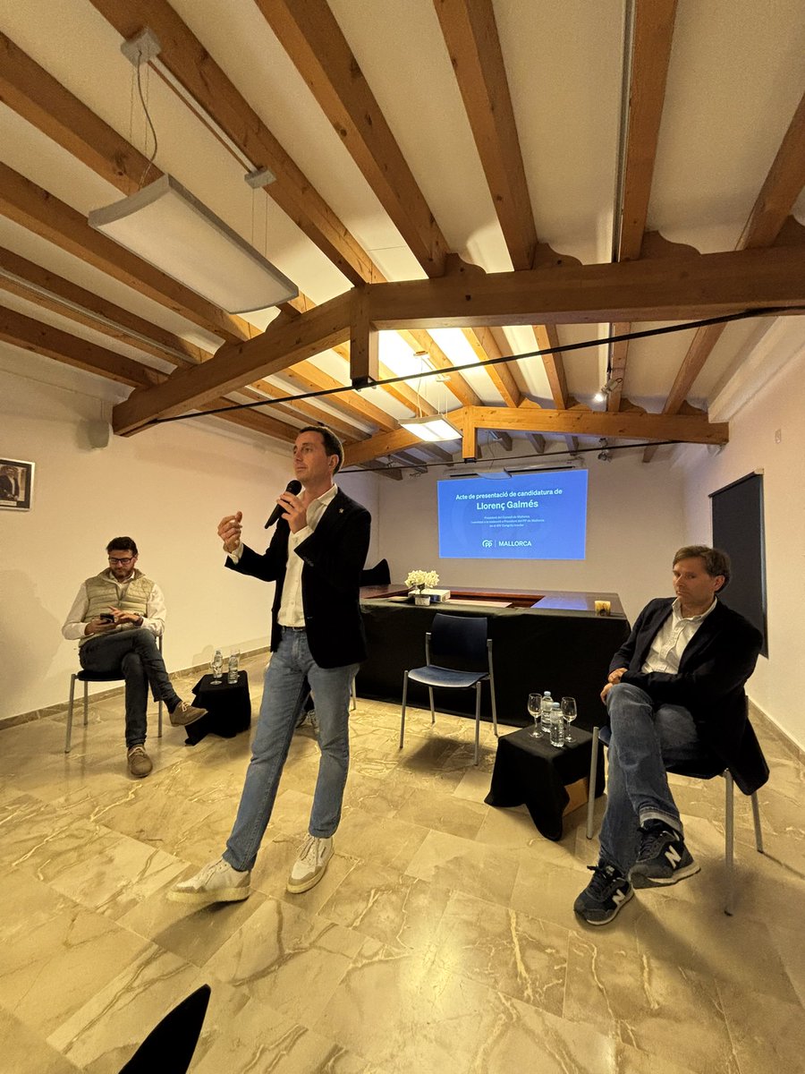 PPSencelles's tweet photo. 🔵 Un grup de la junta del @ppsencelles hem recolzat la candidatura de @ll_galmes per presidir novament el @ppdemallorca https://t.co/iWUwnE2Ir0