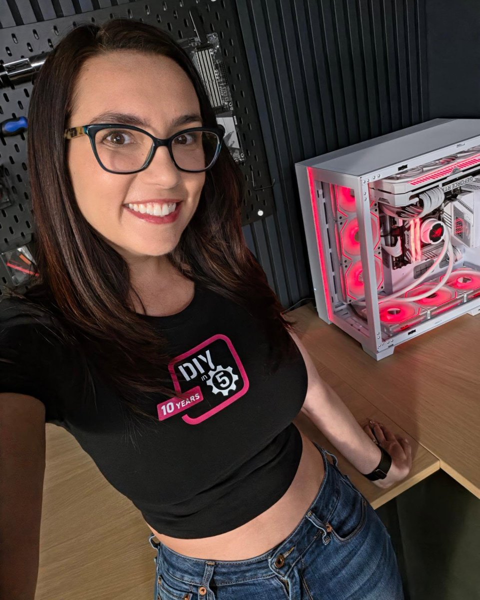 thatgrltrish's tweet image. Celebrating 10 YEARS of #DIYin5 with @kingstontech  #howto #youtubeseries #10yearanniversary