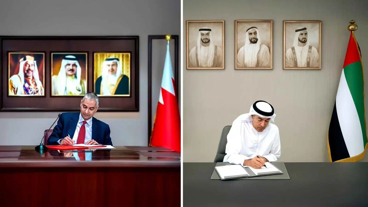 AZK_SA's tweet photo. الإمارات والبحرين توقعان اتفاقية مقايضة بين الدرهم والدينار 🇧🇭🇦🇪

القيمة الاسمية لاتفاقية المقايضة:
- 20 مليار درهم إماراتي (5.44 مليار دولار)
- 2 مليار دينار بحريني

- المدة: 5 سنوات

ما الهدف؟
التعامل المباشر بدلاً من الاتجاه لسوق العملات 
(درهم→ دولار → دينار)
(درهم→ دينار)

و هذا راح يقلل تكاليف التحويلات و المعاملات المالية بين البلدين.