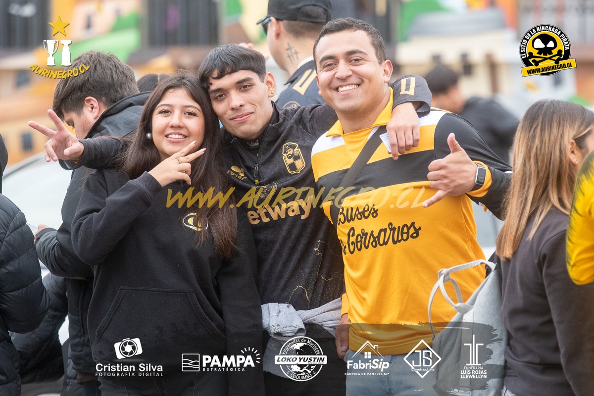 AurinegroCl's tweet photo. GALERÍA | 🎶 Llegan los piratas al tablón 🎶

@coquimbounido 🆚 @Nacional 

📸 Cristian Silva Guzmán

#Libertadores📷 #GloriaEterna📷 #coquimbo #coquimbounido #aurinegrocl https://t.co/PjFuIEoPhj