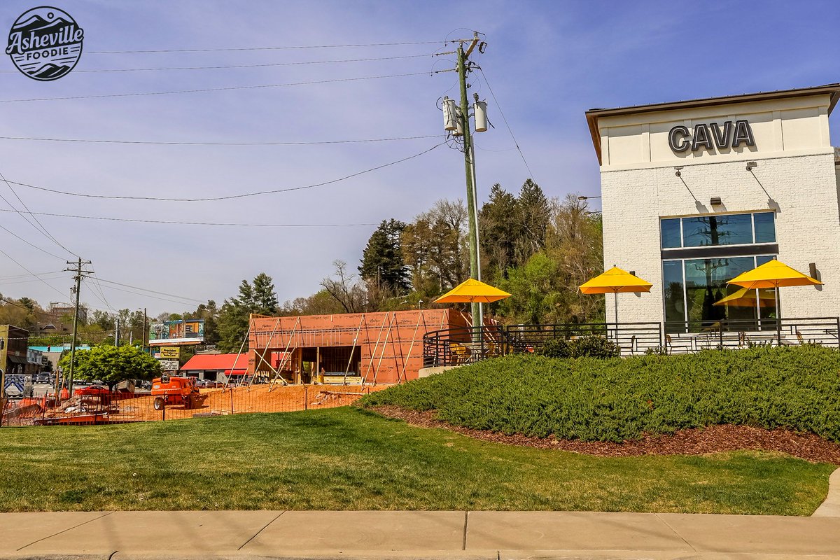 GSocialMedia's tweet image. It’s happening… Wendy’s is coming BACK to Biltmore Village 👀🍔

About 18 months after the storm, we’re finally seeing movement again—and honestly, it’s good to see. They’re building it back up, just perched a little higher this time.

Another corner of Asheville getting cleaned