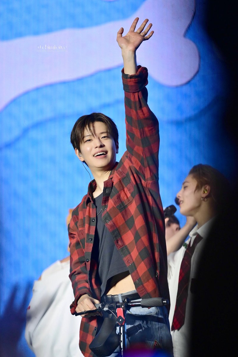 cbimfoive's tweet photo. 260405 𝗦𝗧𝗔𝗬 𝗶𝗻 𝗢𝘂𝗿 𝗟𝗶𝘁𝘁𝗹𝗲 𝗛𝗼𝘂𝘀𝗲 D4

GUYS— Seungmin’s precious belly and belly button ahshsgjacshsbjajjsjsn 

Im dead💀

 #승민 #Seungmin #スンミン
 #스트레이키즈 #StrayKids https://t.co/RUZiUxjFFu