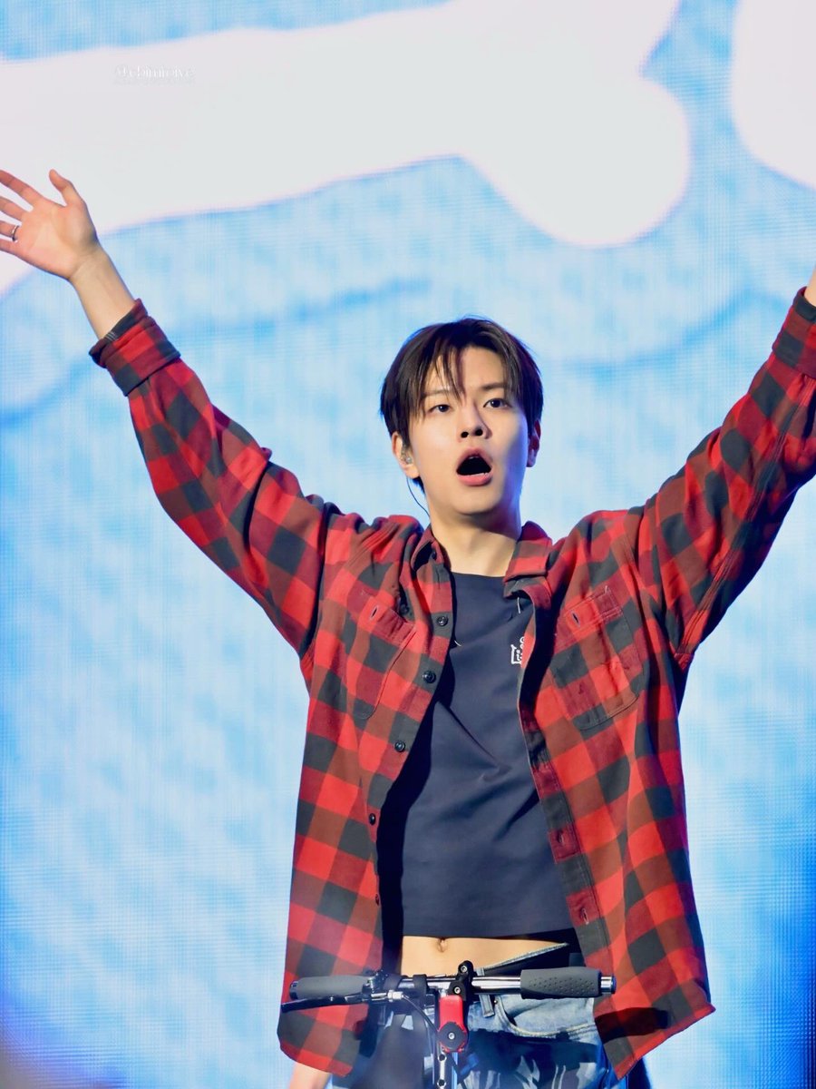 cbimfoive's tweet photo. 260405 𝗦𝗧𝗔𝗬 𝗶𝗻 𝗢𝘂𝗿 𝗟𝗶𝘁𝘁𝗹𝗲 𝗛𝗼𝘂𝘀𝗲 D4

GUYS— Seungmin’s precious belly and belly button ahshsgjacshsbjajjsjsn 

Im dead💀

 #승민 #Seungmin #スンミン
 #스트레이키즈 #StrayKids https://t.co/RUZiUxjFFu