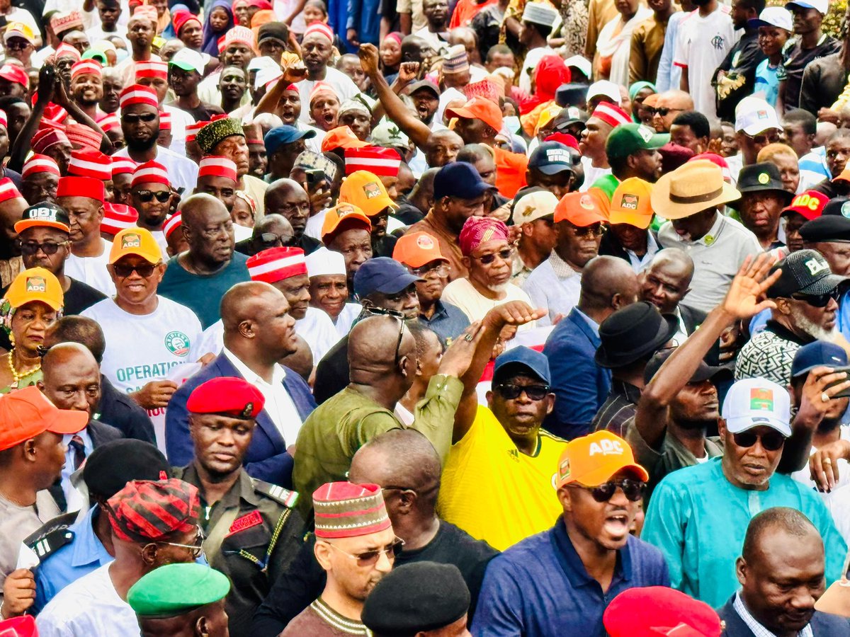 Senator Dino Melaye. (SDM) tweet media