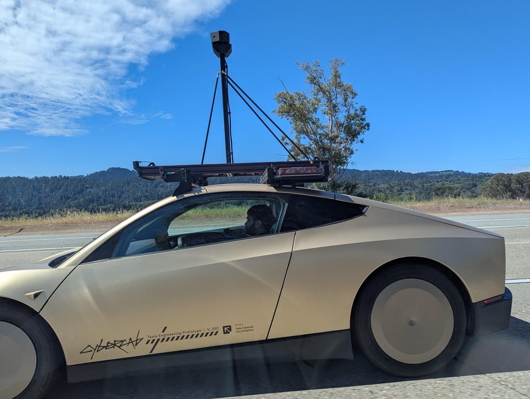 The Tesla Newswire tweet media