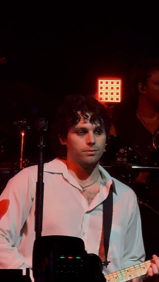 lrhsources's tweet image. More of Luke on stage tonight! 

#ParisIsAStar #EASParis #EASTour