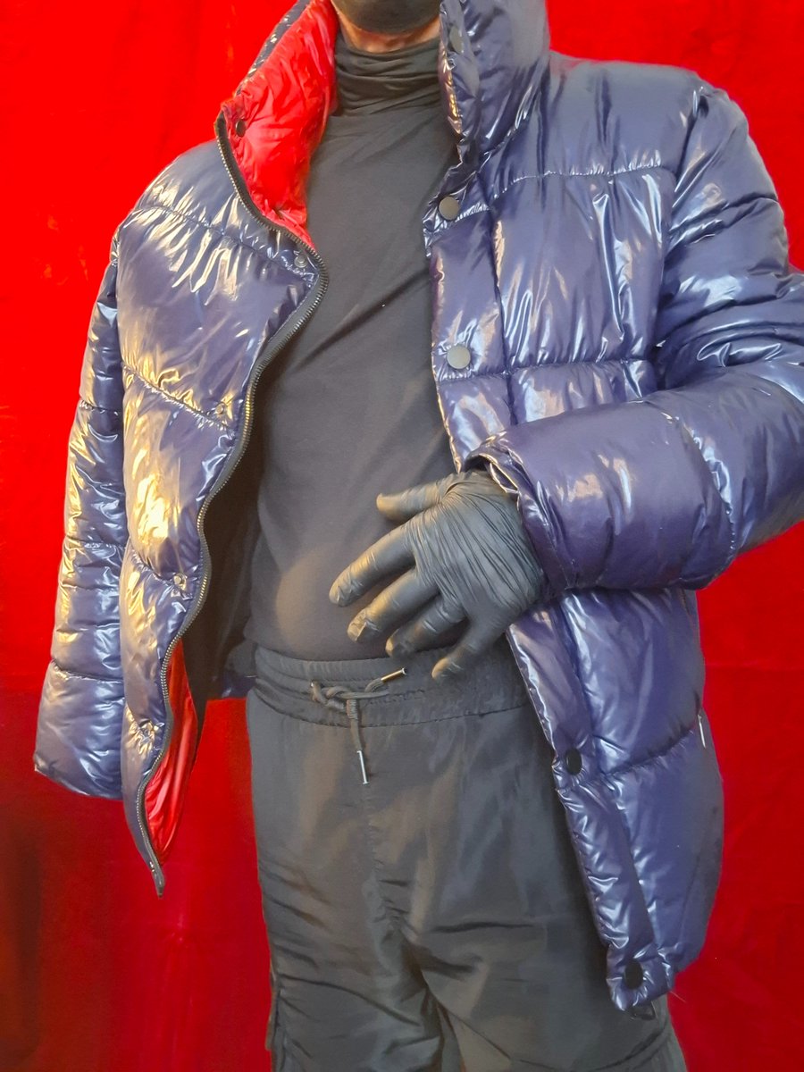 Mikael35667501's tweet photo. . Spring is taking its sweet time arriving... but I'm still rocking my nylon puffer jacket.
#SpringIsLate #PufferJacketLove #WinterFashion
#nylongear https://t.co/84LOhmaHwo