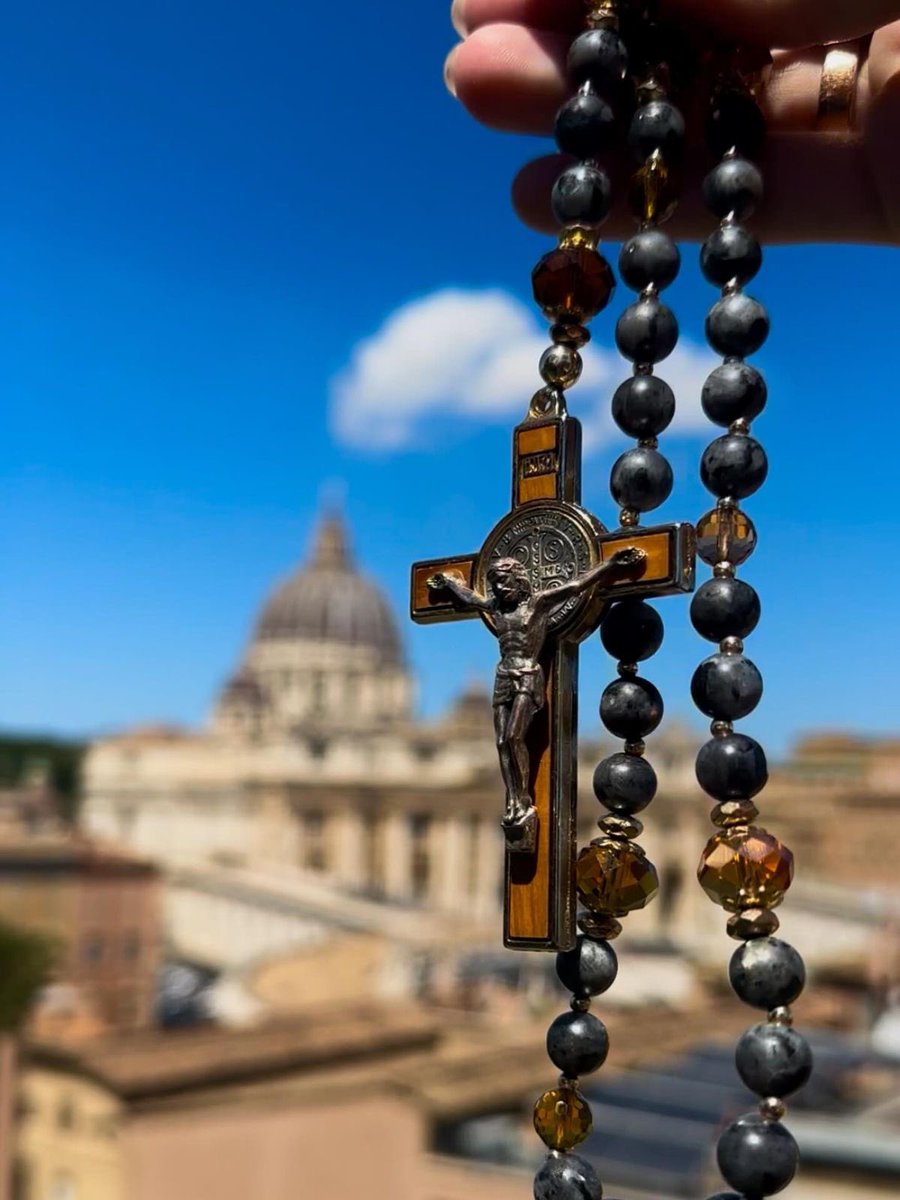 Pray The Rosary tweet media