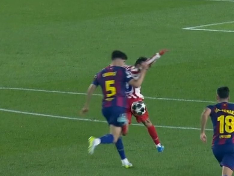 EnfurecidoFlor's tweet image. Atraco es que se invento una roja, perdonen 3 amarillas a Koke y no piten el penalti más claro de la historia