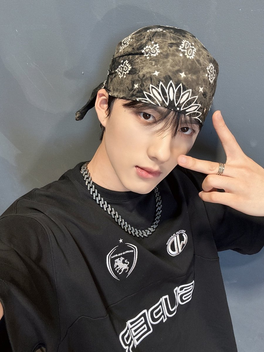 chk3_'s tweet photo. Twitter update 
[#조한국] 세 번째 부쿠레슈티 Let's gooo

#FROM_TRENDZ #TO_FRIENDZ #TRENDZ #트렌드지 #hankook https://t.co/bNoOE5FFqu