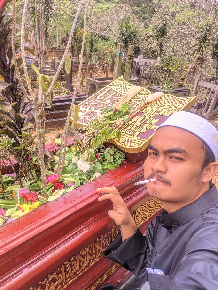 Syaifani10's tweet photo. Only he can understand my situation, only he is always there for me, I miss grandpa, I love grandpa. ALFATIHAH 
HAJI IMBERAN BIN SATAM https://t.co/0HALyeqqlK